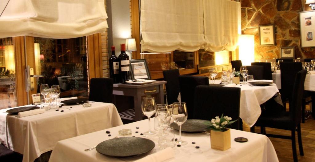 Hotel La Placa Garriguella Luaran gambar