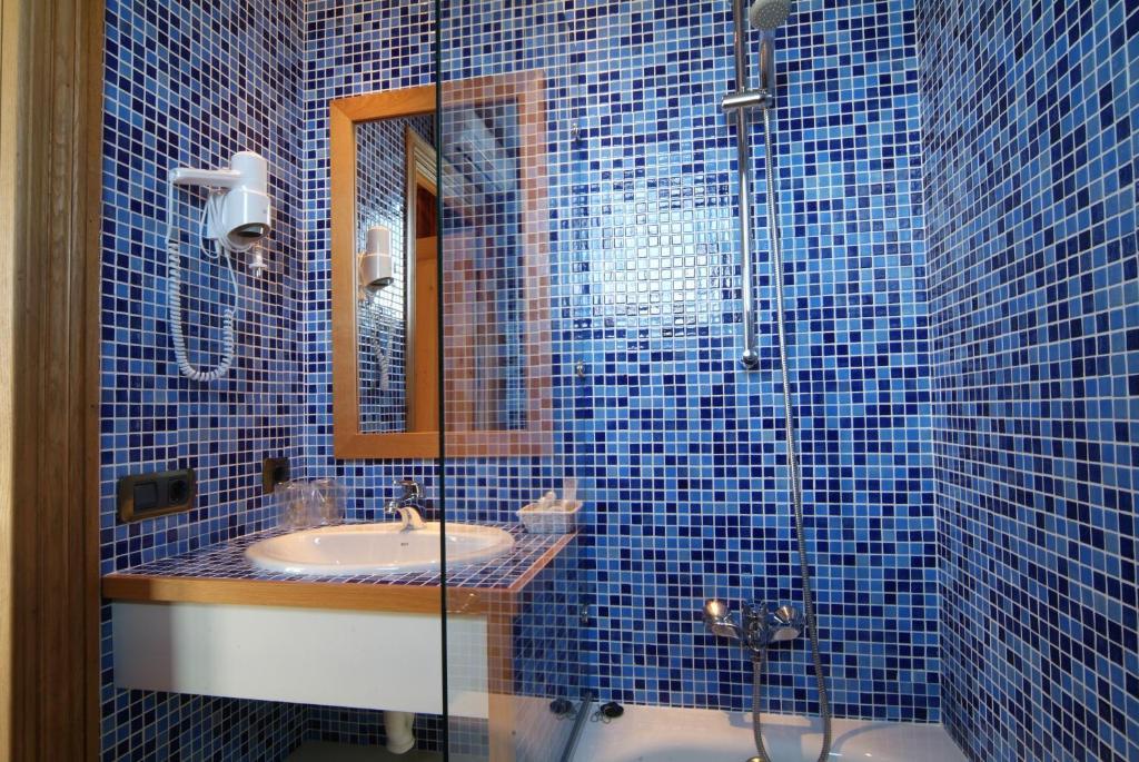 Hotel La Placa Garriguella Bilik gambar