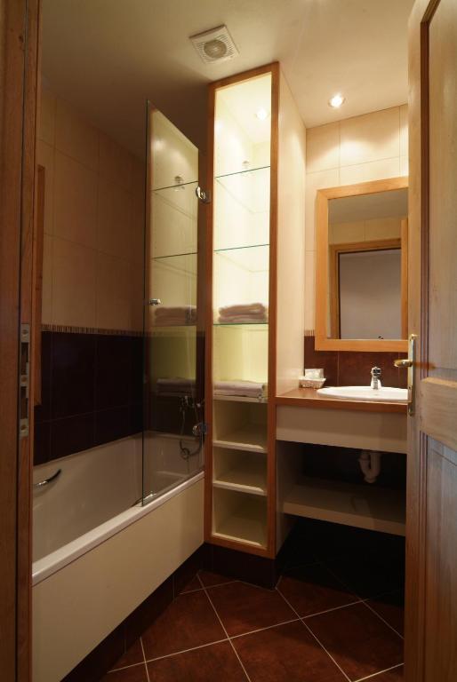 Hotel La Placa Garriguella Bilik gambar