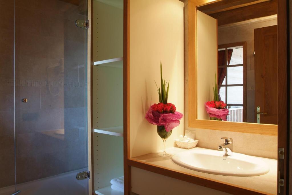 Hotel La Placa Garriguella Bilik gambar