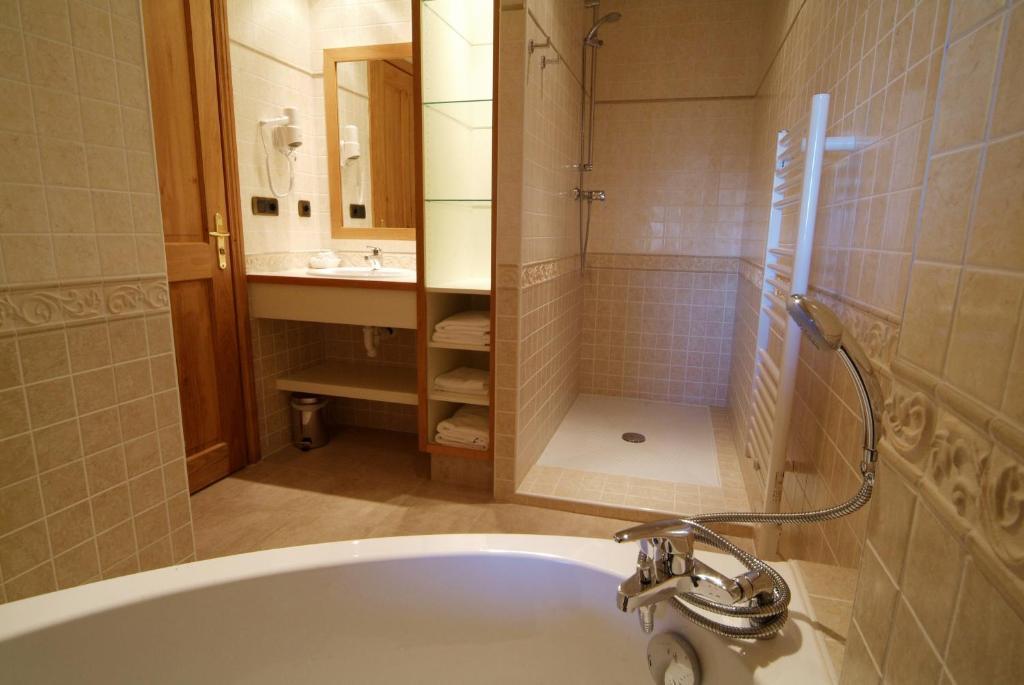 Hotel La Placa Garriguella Bilik gambar
